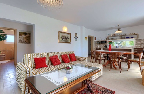 Valica House | Stunning private villa for 10 guests with WIFI, A/C, private pool, TV, terrace and panoramic view
