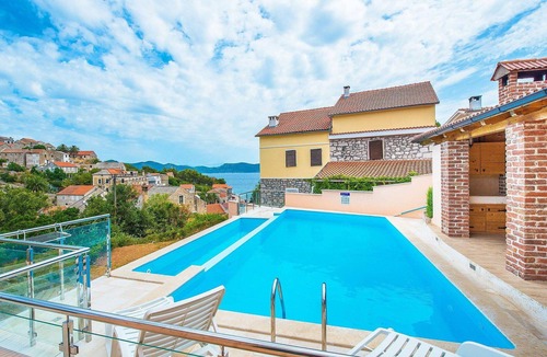 Mali Iz House | Stunning private villa for 6 people with WIFI, private pool, A/C, TV, terrace and parking