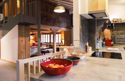 Les Posses-sur-Bex House | Stunning private villa for 11 people with WIFI, terrace and pets allowed