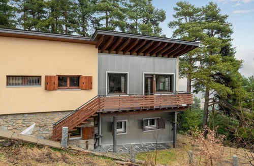 La Molina House | Stunning private villa for 8 guests with WIFI, TV, balcony and pets allowed