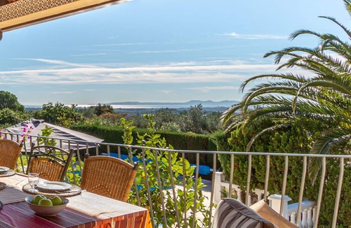Pau Villa | Stunning private villa for 6 people with private pool, WIFI, TV, patio and parking