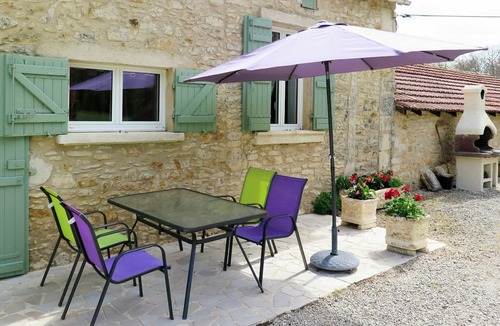 Blanquefort-sur-Briolance Villa | Stunning private villa for 5 people with private pool, A/C, WIFI, TV, terrace and pets allowed