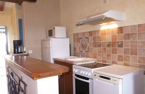 Huismes Villa | Stunning private villa for 4 guests with WIFI, TV, terrace, pets allowed and parking