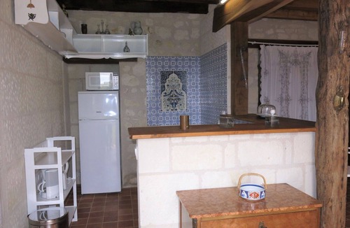 Huismes Villa | Stunning private villa for 2 guests with WIFI, TV, terrace and pets allowed