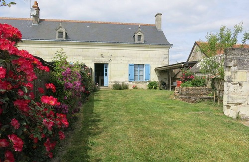 Huismes Villa | Stunning private villa for 2 guests with WIFI, TV, terrace and pets allowed