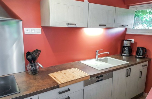 Turenne Villa | Stunning private villa for 4 guests with WIFI, TV, terrace and pets allowed