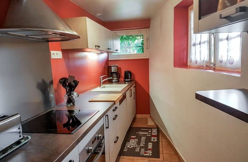Turenne Villa | Stunning private villa for 4 guests with WIFI, TV, terrace and pets allowed