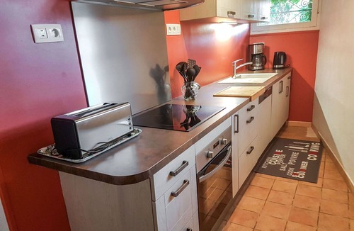 Turenne Villa | Stunning private villa for 4 guests with WIFI, TV, terrace and pets allowed