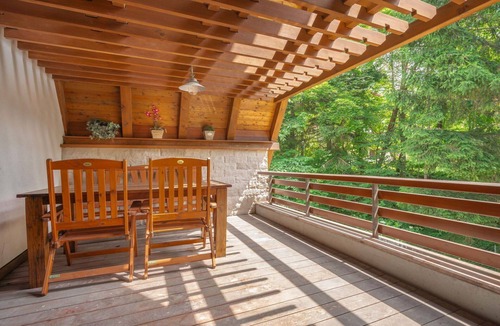 Lic House | Stunning private villa for 4 guests with WIFI, hot tub, A/C, TV and terrace