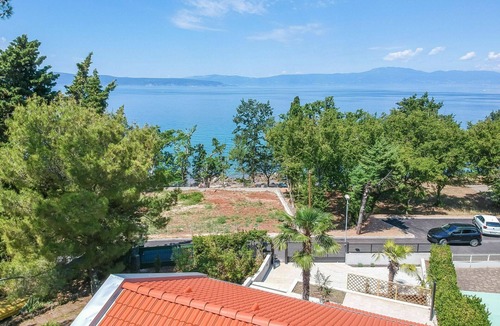 Njivice House | Stunning private villa for 4 guests with WIFI, A/C, TV and terrace