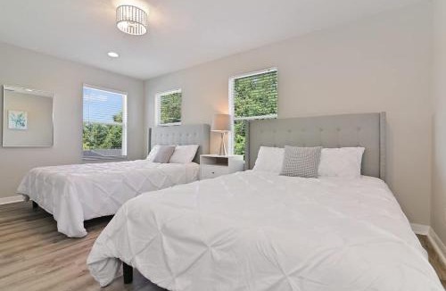 Legacy Park House | Stunning Private Villa with Pool and Spa