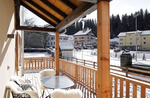 Parpan House | Stunning private villa with WIFI, hot tub, TV, patio, pets allowed, panoramic view and parking
