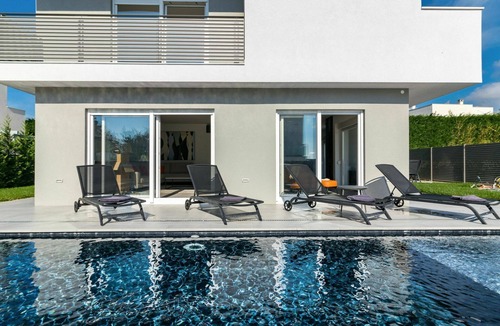 Karigador Villa | Stunning private villa with WIFI, A/C, private pool, hot tub, TV, patio and panoramic view