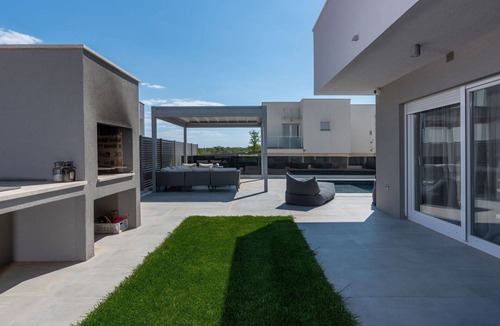 Karigador Villa | Stunning private villa with WIFI, A/C, private pool, hot tub, TV, patio and panoramic view
