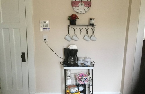Racine House | Stunning! Professionally Cleaned, Self Check In - Sleeps 8