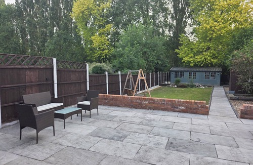 Walsall House | Stunning property with summer house