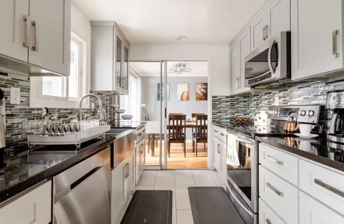 SeaTac House | Stunning Rambler W/Access to Airport & Downtown