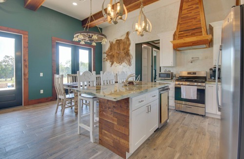 Oakland Villa | Stunning Ranch Villa: Private Pool & Hot Tub!