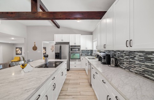 McNeil Estates House | Stunning Rare Villa 4BR/4BA! Central to Strip, Convention, Fremont St!Huge Pool!