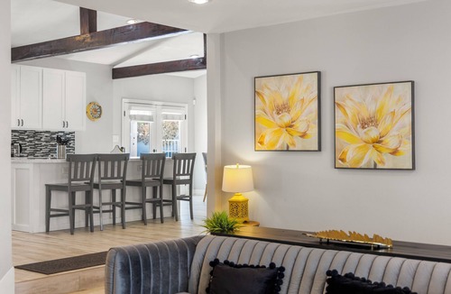 McNeil Estates House | Stunning Rare Villa 4BR/4BA! Central to Strip, Convention, Fremont St!Huge Pool!