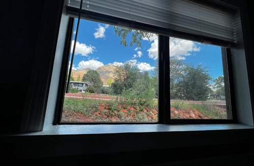 West Sedona Villa | Stunning Red Rocks; W. Sedona, Walk to trls! 1 bd!