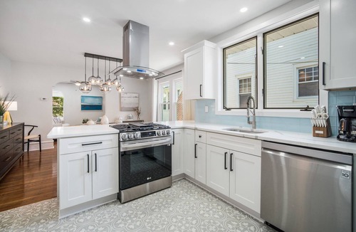 Margate City House | Stunning renovation, BEACH BLOCK, walk to everything!