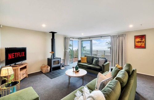 Waiatarua House | ★Stunning Retreat Close to Piha & Karekare Beach★