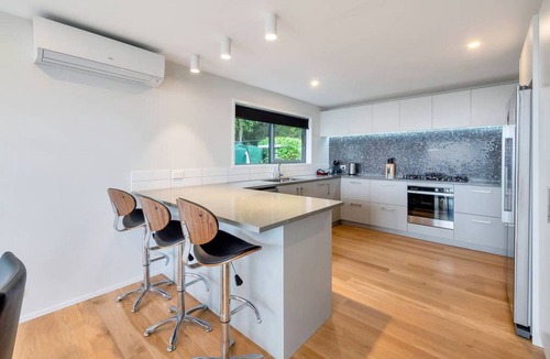 Waiatarua House | ★Stunning Retreat Close to Piha & Karekare Beach★