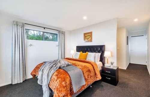 Waiatarua House | ★Stunning Retreat Close to Piha & Karekare Beach★