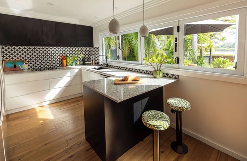 Dunbogan Cottage | Stunning River front Cottage with pool