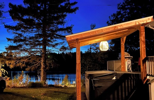 Weldford Cottage | Stunning River View!nn
