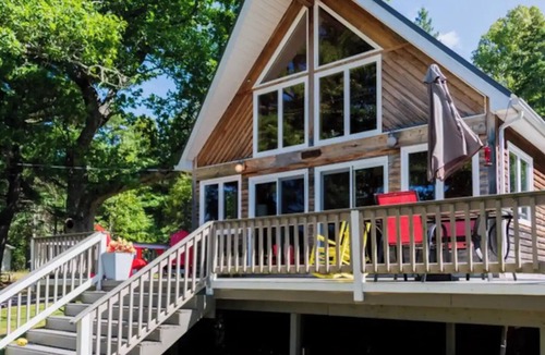 Weldford Cottage | Stunning River View!nn