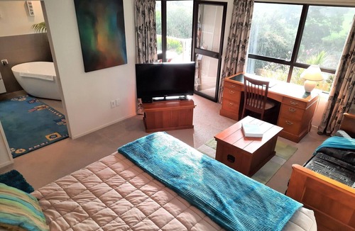 Paihia Bed & Breakfast | Stunning river views with convenient mini-kitchenette