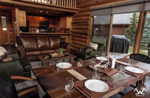 Gallatin Gateway Cabin | Stunning Riverfront Escape! Private Hot Tub.