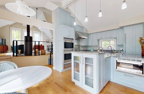 Edgecomb House | Stunning riverfront home, hot tub, BBQ, and washer & dryer