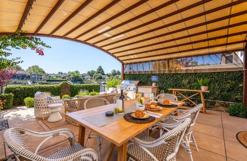 Napa House | Stunning Riverfront Property: Outdoor Oasis, BBQ, Chef's Kitchen