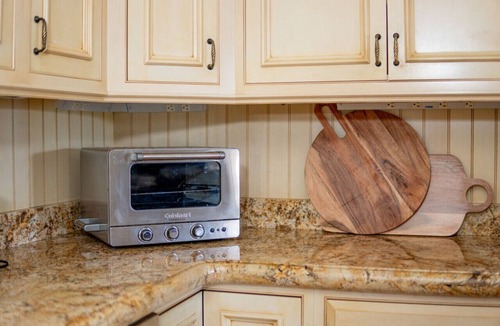 Napa Condo | Stunning Riverfront Retreat