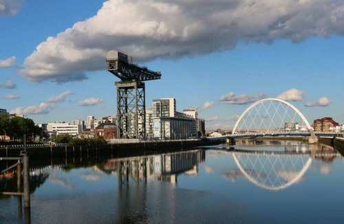 Finnieston Apartment | Stunning Riverside 2 Bed with Parking