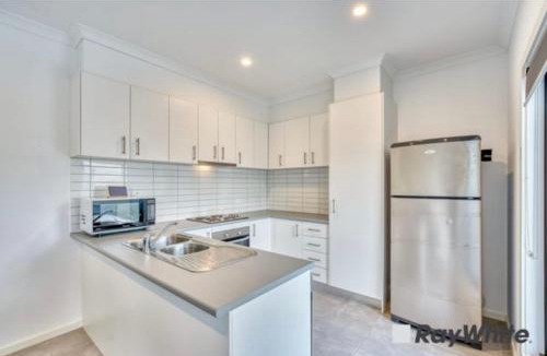 Cranbourne West House | Stunning room in Cranbourne