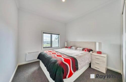 Cranbourne West House | Stunning room in Cranbourne