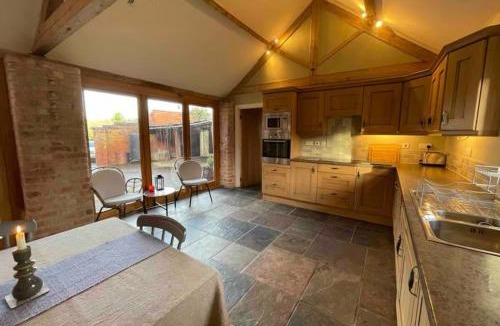 Alfrick House | Stunning rural Barn Conversion
