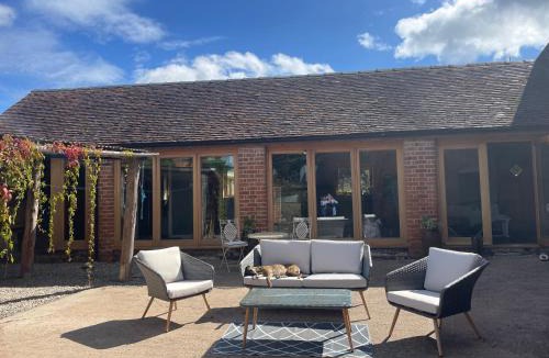 Alfrick House | Stunning rural Barn Conversion