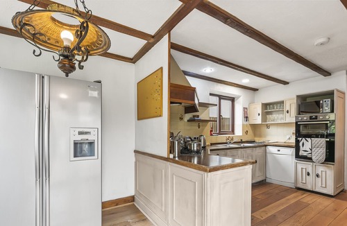 Cambridge House | Stunning Rustic Abode - Sleeps 18