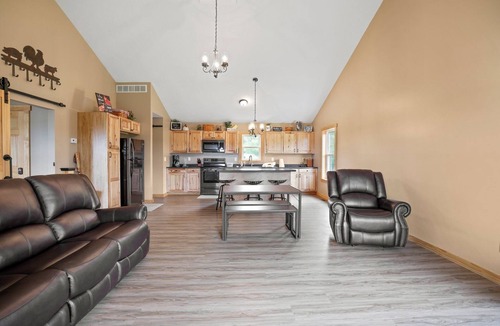 McArthur House | Stunning Scenic Hilltop Views