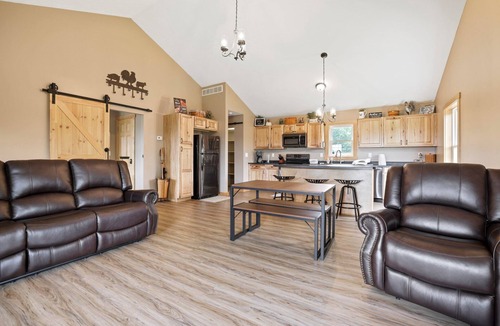 McArthur House | Stunning Scenic Hilltop Views