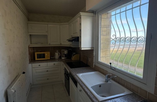 Le Home Apartment | Stunning Sea View Apartment in Varaville – Beachfront Loggia, Sleeps 4