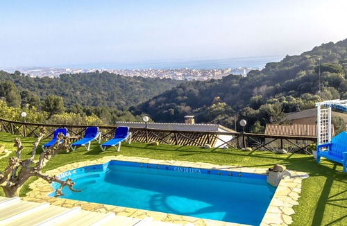 Malgrat de Mar Villa | Stunning sea views – just 2km to town and beach!