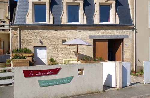 Lion-sur-Mer House | Stunning sea view, House with small garden