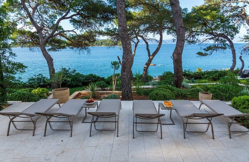 Island Hvar Villa | Stunning seafront 5 bedroom villa with full privacy and great seafront location.