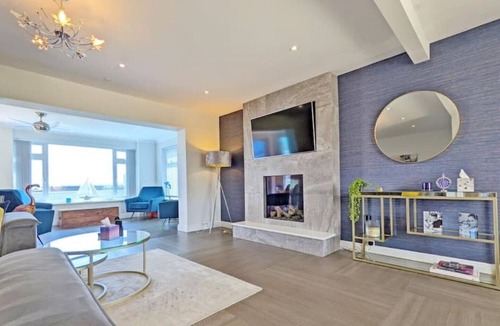 Middleton-on-Sea House | Stunning seafront 5 bed house